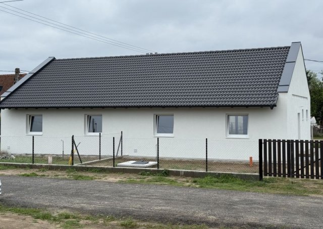 Eladó családi ház, Felsőpakonyban 64.9 M Ft, 2 szobás