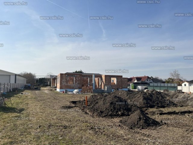 Eladó ikerház, Kiskunlacházán 60.2 M Ft, 4 szobás