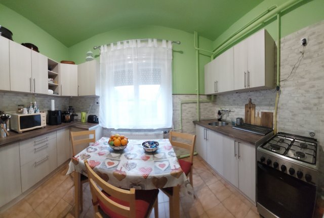 Eladó családi ház, Tiszaföldváron 29.99 M Ft, 4+1 szobás