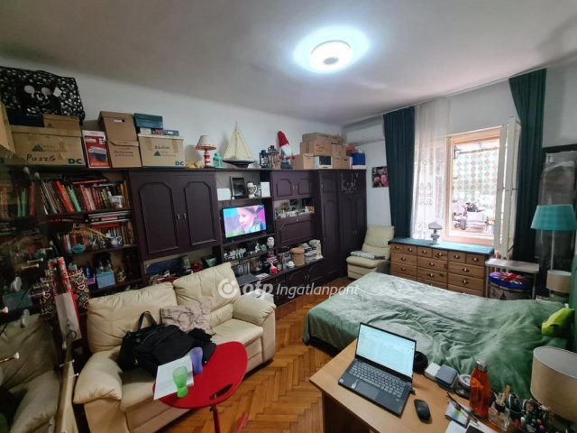 Eladó téglalakás, Budapesten, V. kerületben 69.9 M Ft, 1 szobás