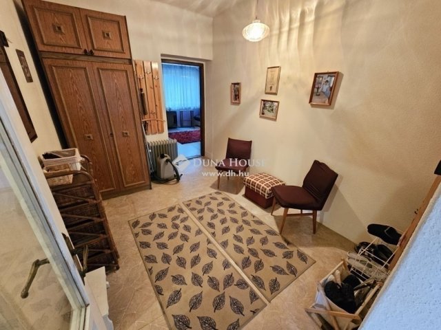 Eladó családi ház, Vecsésen 118 M Ft, 6 szobás
