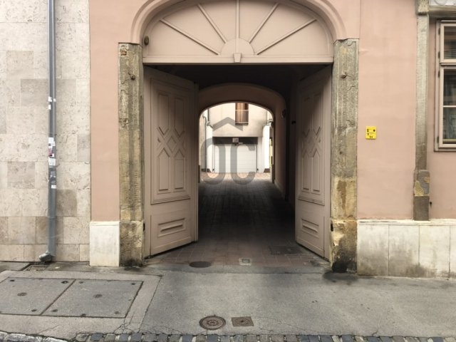 Kiadó garázs, Pécsett 20 E Ft / hó / költözzbe.hu