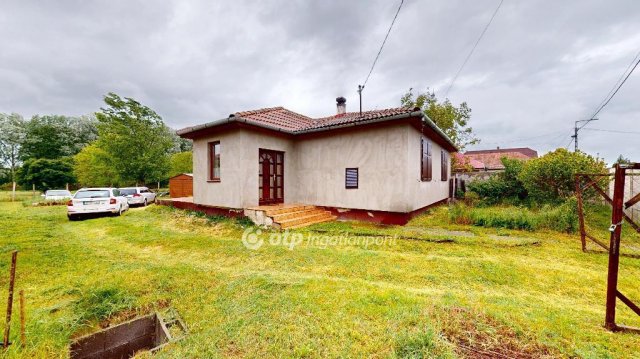 Eladó családi ház, Kéken 26.99 M Ft, 2 szobás