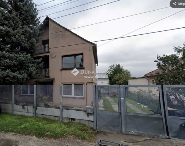 Eladó családi ház, Esztergomban 65 M Ft, 4 szobás