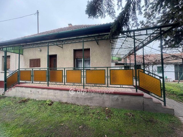 Eladó családi ház, Monoron 64.99 M Ft, 2 szobás