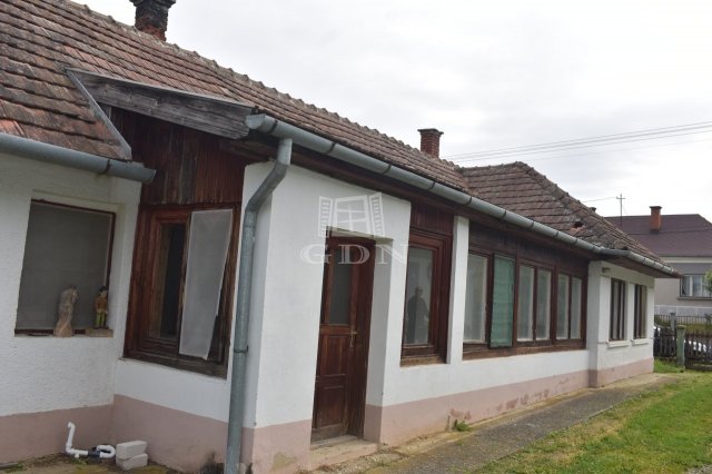 Eladó családi ház, Szőcén 26.99 M Ft, 3 szobás