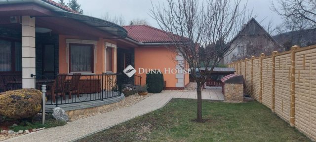 Eladó családi ház, Csobánkán, Béke úton 130 M Ft, 5 szobás