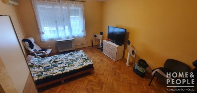 Eladó téglalakás, Szegeden 40.5 M Ft, 2+1 szobás