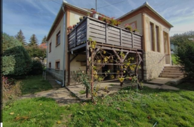 Eladó családi ház, Komlón 34.9 M Ft, 3 szobás