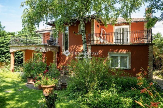 Eladó családi ház, Budaörsön 285 M Ft, 8 szobás