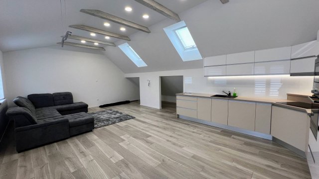 Kiadó téglalakás, albérlet, Baján 240 E Ft / hó, 3 szobás