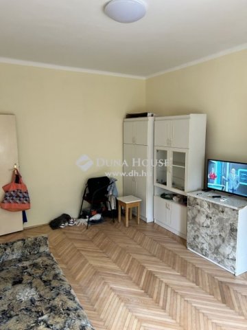 Eladó téglalakás, Komlón 18.5 M Ft, 2 szobás