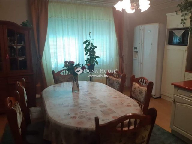 Eladó családi ház, Pusztaszabolcson 76 M Ft, 5 szobás