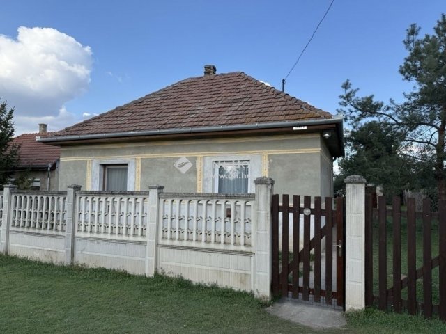 Eladó családi ház, Kókán 27.4 M Ft, 2 szobás