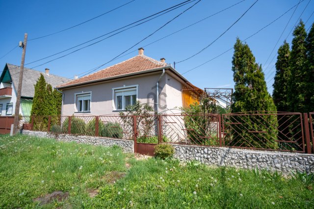 Eladó családi ház, Forrón 27.9 M Ft, 5 szobás