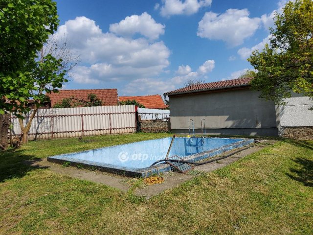Eladó családi ház, Hatvanban 53 M Ft, 4+1 szobás