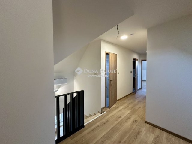 Eladó ikerház, Szentendrén 161.5 M Ft, 6 szobás