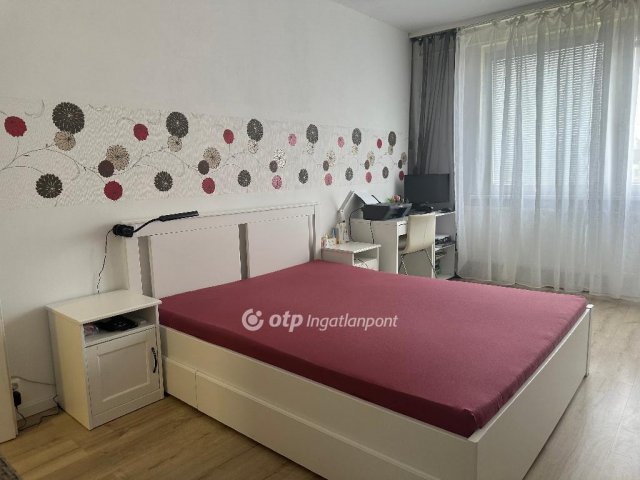 Eladó panellakás, Szentesen 32.9 M Ft, 2+1 szobás