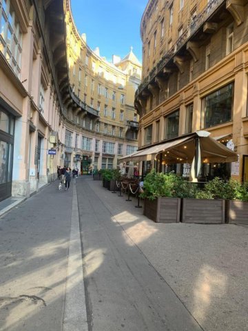 Eladó téglalakás, Budapesten, VI. kerületben 114.9 M Ft