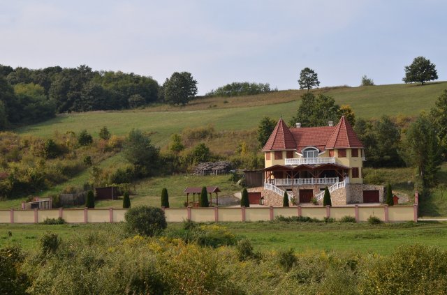 Eladó családi ház, Arlón 200 M Ft, 5 szobás