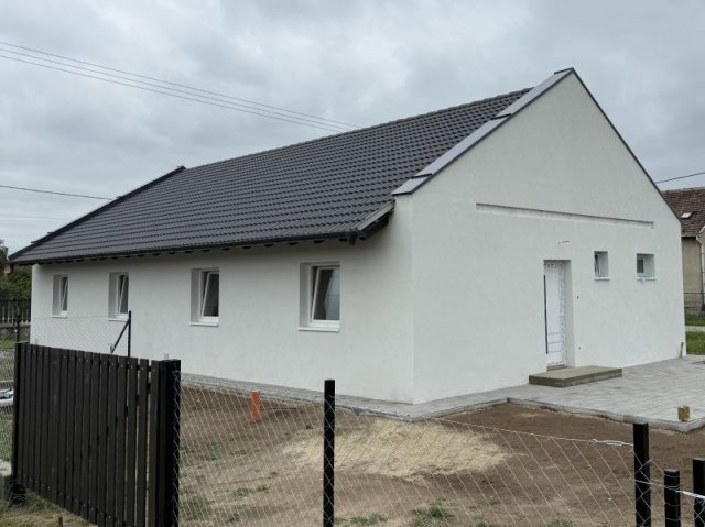 Eladó családi ház, Felsőpakonyban 64.9 M Ft, 2 szobás