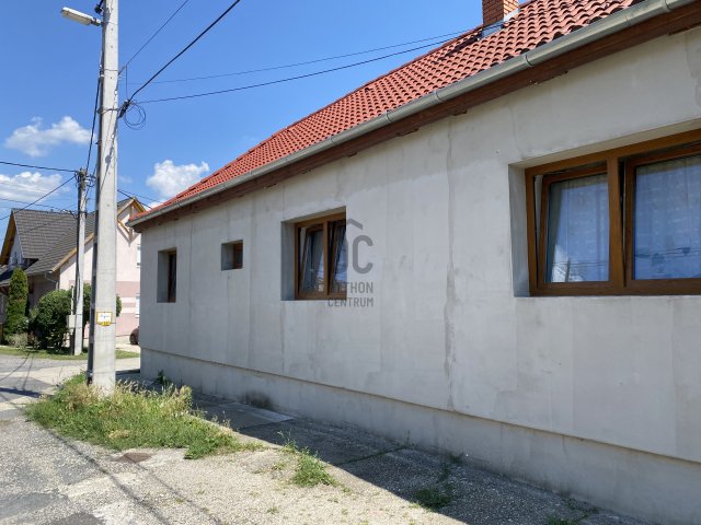 Eladó családi ház, Győrött 95 M Ft, 5 szobás
