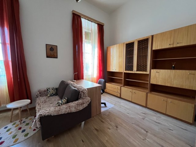 Kiadó téglalakás, albérlet, Pécsett 130 E Ft / hó, 1 szobás