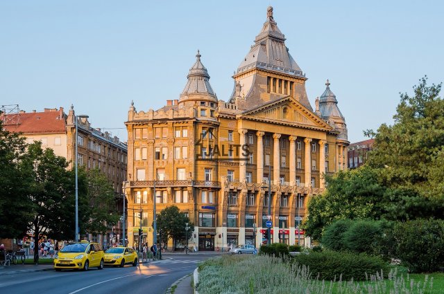 Eladó téglalakás, Budapesten, VI. kerületben 84.9 M Ft, 2 szobás