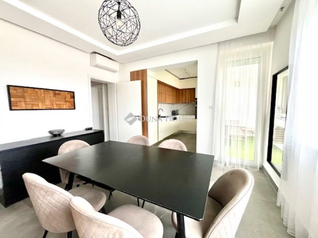 Kiadó téglalakás, albérlet, Pécsett 250 E Ft / hó, 3 szobás