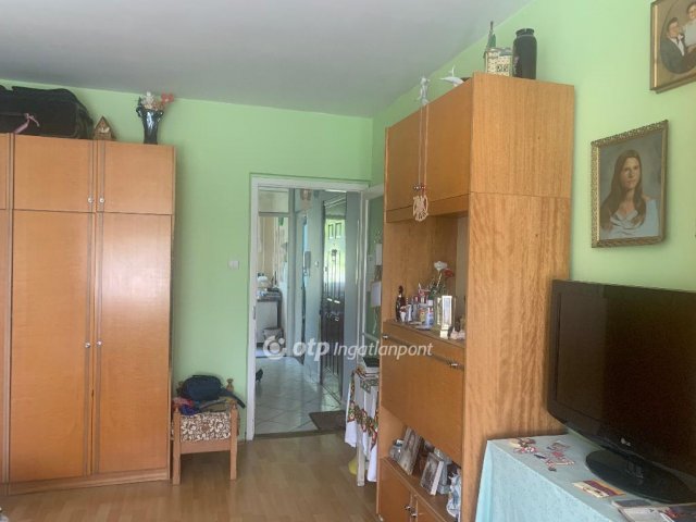 Eladó panellakás, Nyíregyházán 38 M Ft, 2+2 szobás
