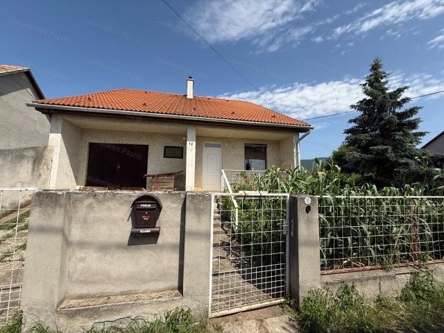 Eladó családi ház, Pásztón 31.99 M Ft, 4 szobás