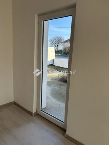Eladó családi ház, Tiszalökön 24.5 M Ft, 4 szobás