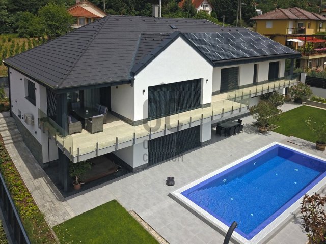 Eladó családi ház, Veresegyházon 360 M Ft, 8 szobás