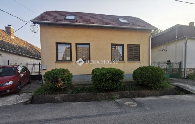 Eladó családi ház, Dunaszentmiklóson 60 M Ft, 6 szobás