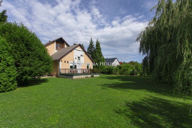 Eladó családi ház, Herenden 154.9 M Ft, 7 szobás