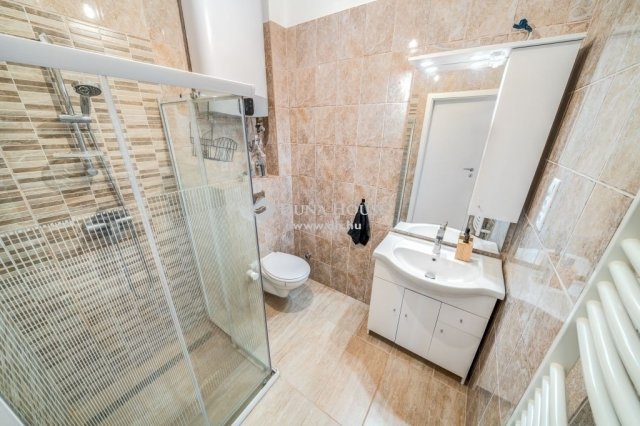 Eladó családi ház, Dunabogdányban 250 M Ft, 8 szobás