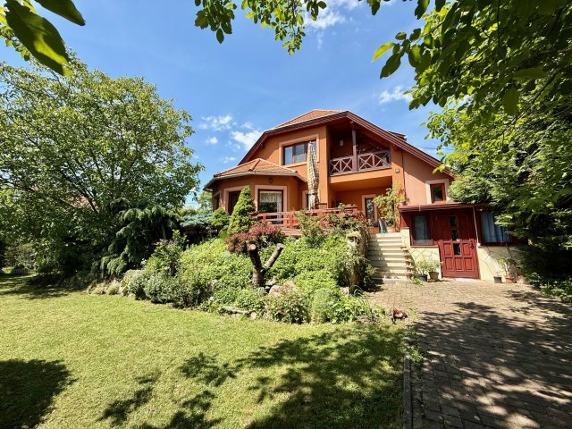 Eladó családi ház, Csopakon 152.99 M Ft, 5 szobás