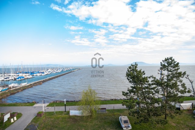 Eladó téglalakás, Balatonfenyvesen 174 M Ft, 3 szobás