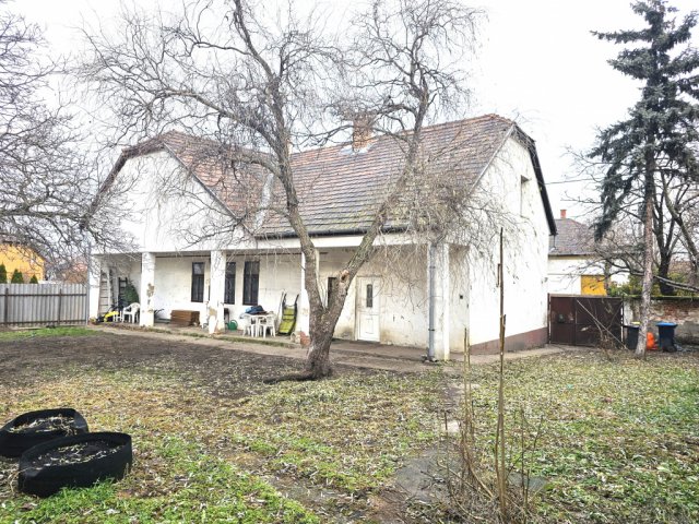 Eladó családi ház, Budapesten, XV. kerületben, Kisfaludy utcában