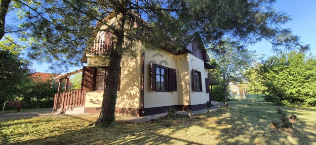 Eladó családi ház, Abádszalókban 32 M Ft, 5 szobás