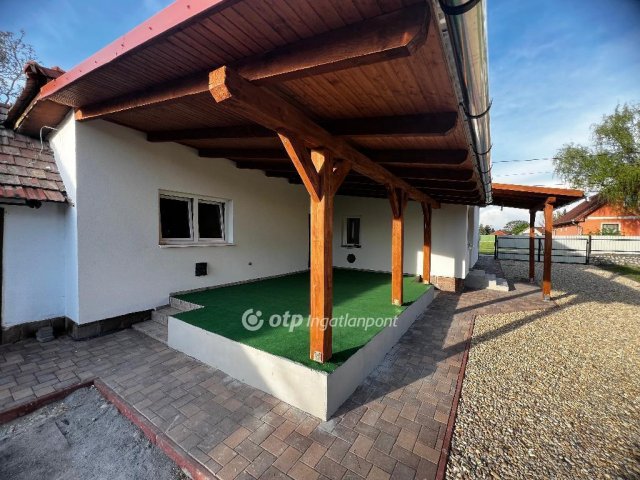 Eladó családi ház, Szentistvánon 35 M Ft, 2 szobás