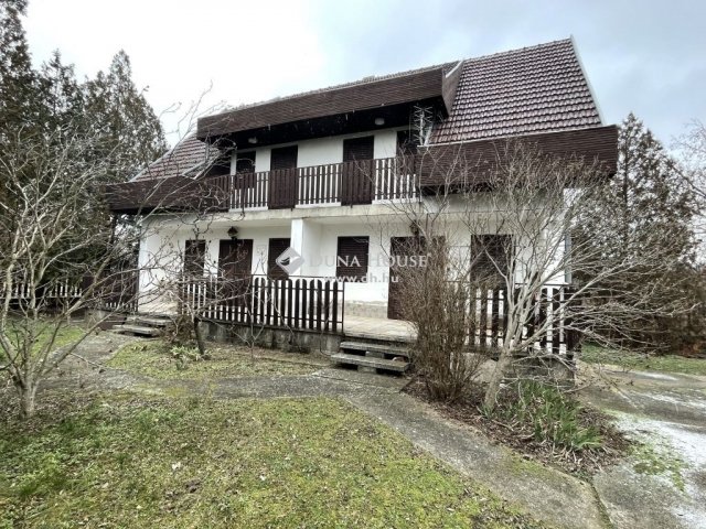 Eladó ikerház, Cserkeszőlőn 21 M Ft, 3 szobás