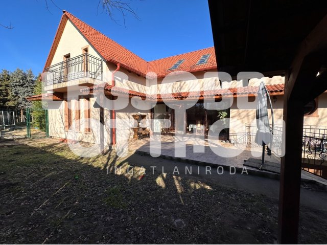 Eladó családi ház, Cegléden 195 M Ft, 5 szobás