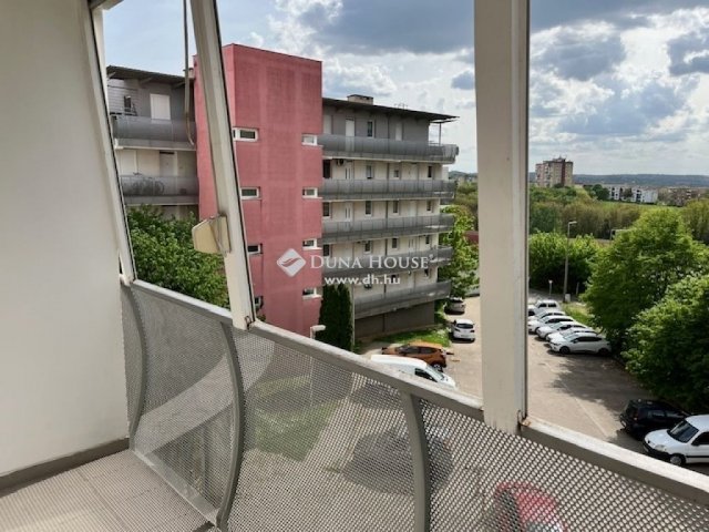 Eladó téglalakás, Pécsett 36.4 M Ft, 1 szobás