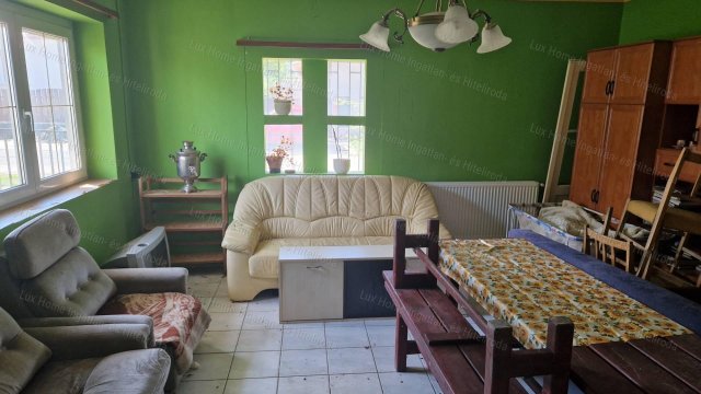 Eladó családi ház, Kesztölcön 58 M Ft, 4 szobás