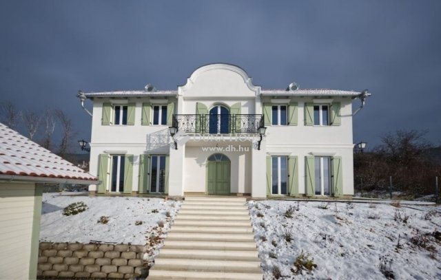 Eladó családi ház, Pilisborosjenőn 256 M Ft, 5 szobás