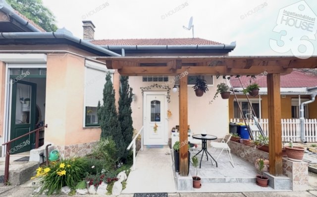 Eladó családi ház, Kecskeméten 32.5 M Ft, 1 szobás