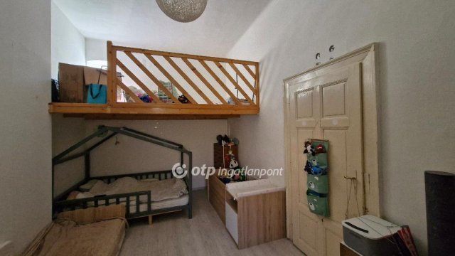 Eladó téglalakás, Nagykőrösön 50 M Ft, 3 szobás
