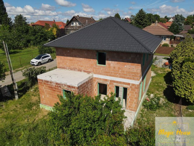 Eladó családi ház, Érden 139 M Ft, 8 szobás