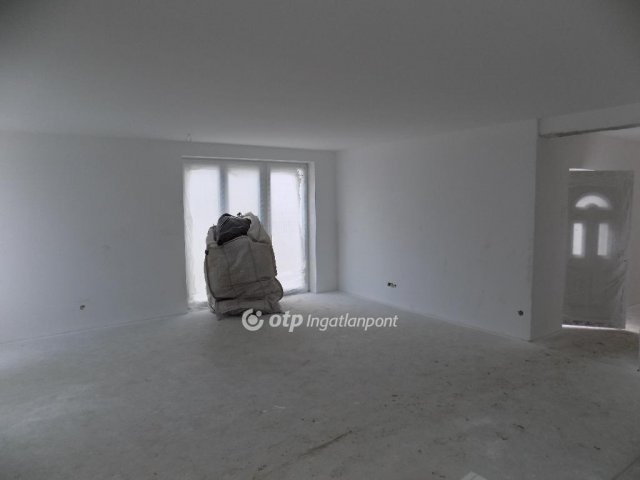 Eladó családi ház, Győrzámolyon 71.439 M Ft, 1+2 szobás